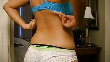 Sau một sexnhanhcom thời gian ngắn làm quen, cậu bé cúi đầu trên khuôn mặt của các cô gái