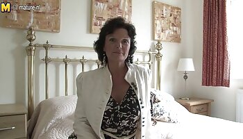 Jackeline quả là một cô gái siêu nghịch sex nhanh miễn phí ngợm