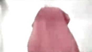 Châu Á bị chủ nhà phim set nhanh đòi nợ vì không trả tiền