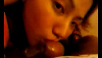 Tráng lệ milf với lớn tits fucks mình với một phim sex tốc độ cao dildo