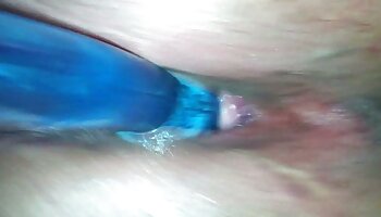Slutty vợ trong sexy đồ lót slide trên cô ấy phin sec nhanh người yêu của vòi nước